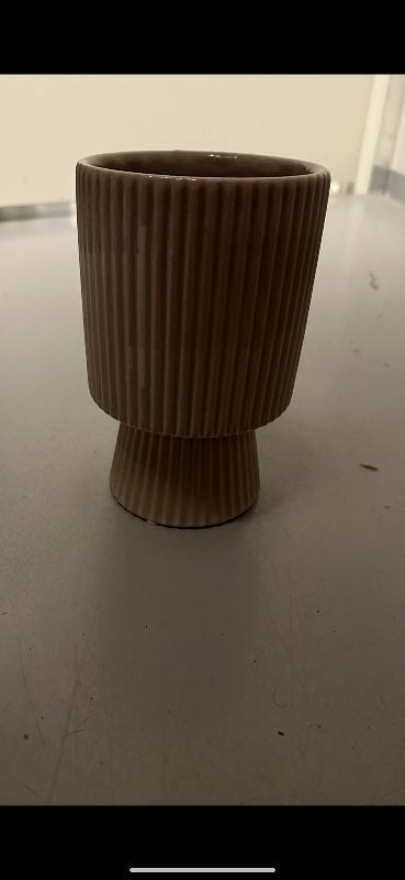 Blóma pottur bleikur á fæti