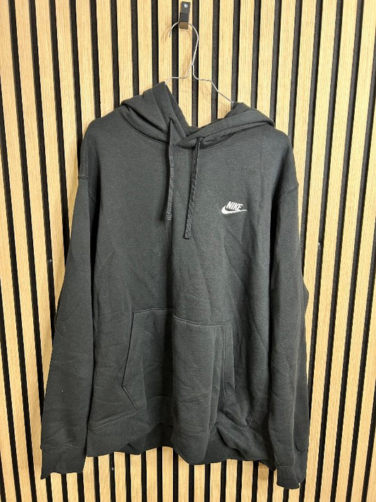 Svört Nike peysa