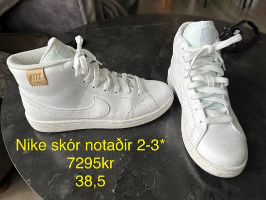 Hvítir háir Nike skór 38,5