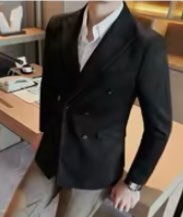 Tvíhnepptur jakki. Rúskinn