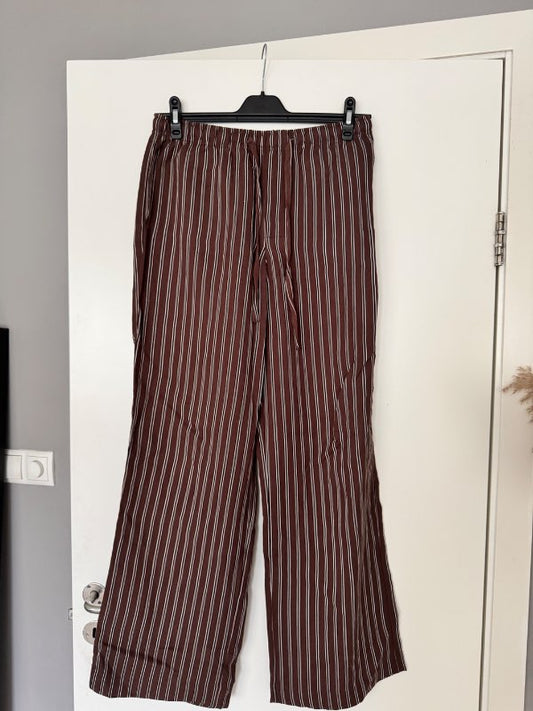 Röndóttar buxur brúnar