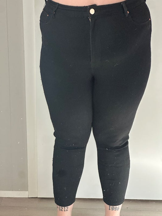 Svartar þröngar gallabuxur