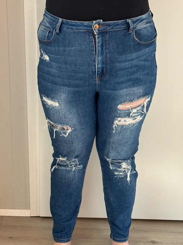 Mom jeans með rifum