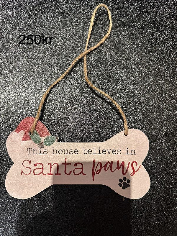 Tré skilti santa paws