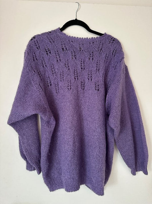 Fjólublá prjónuð peysa