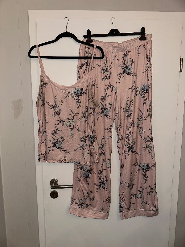 Bleikt náttfata sett