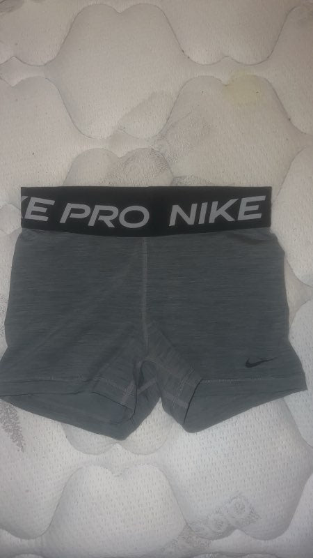 Nike stuttbuxur
