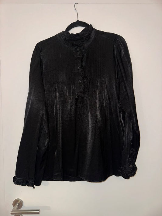 Svört satín blússa