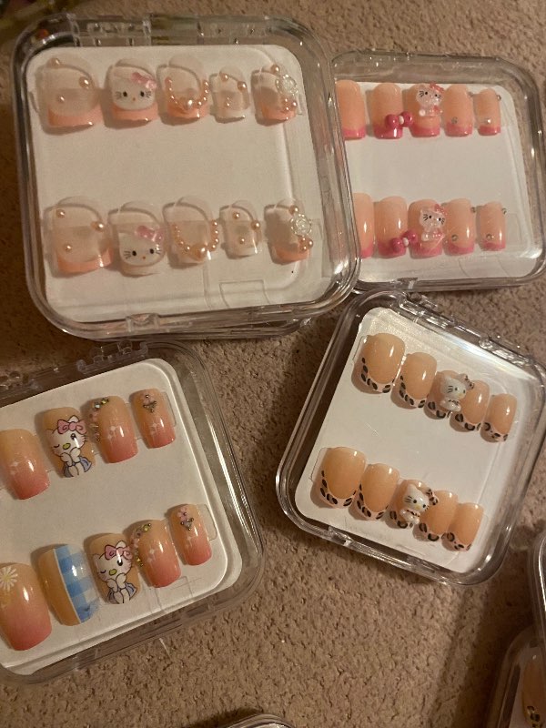 Hello Kitty Press on nails
