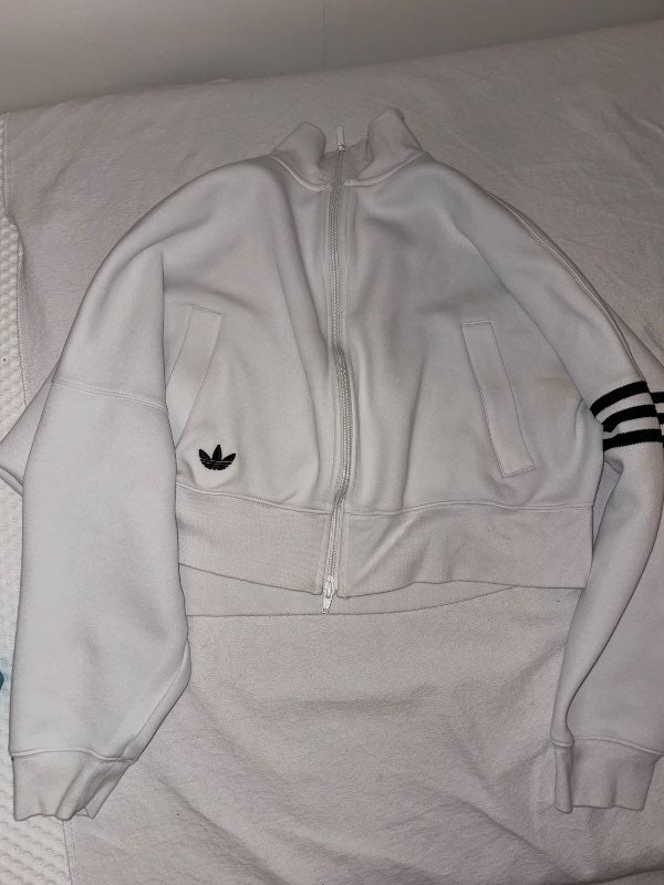 Renndu Adidas stutt peysa hvít