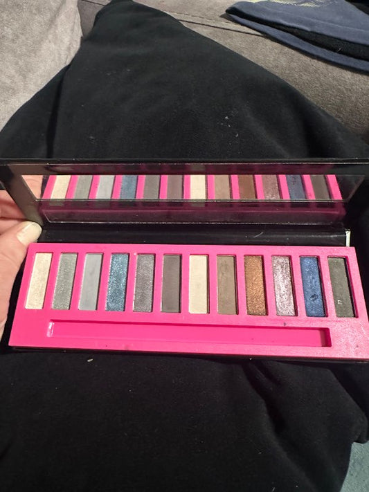 L.A Girl SMOKY Palletta