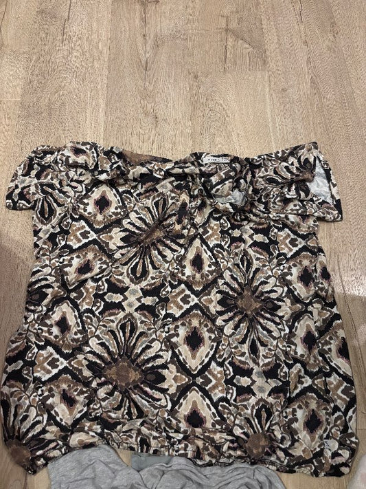 Bólur brúnn blóma