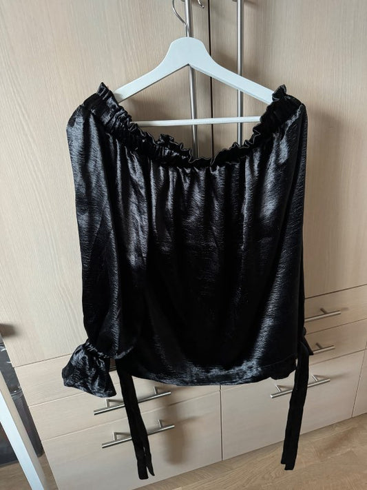 Off the shoulder blússa