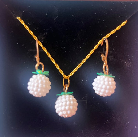 Hálsmen og eyrnalokkar handmade