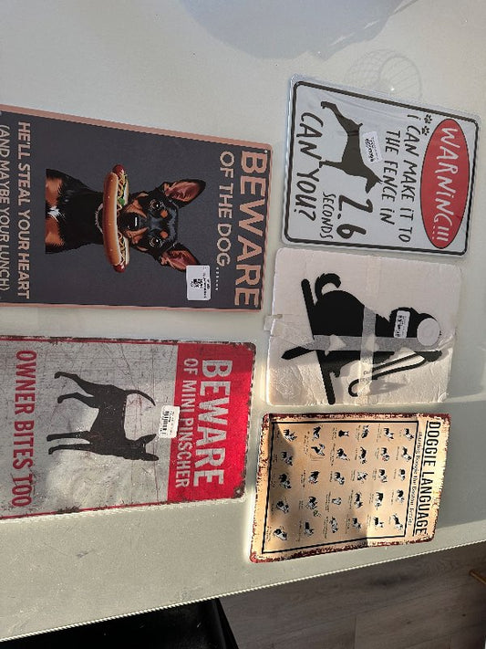 Ál skilti Beware of the dog hundur m.pulsu