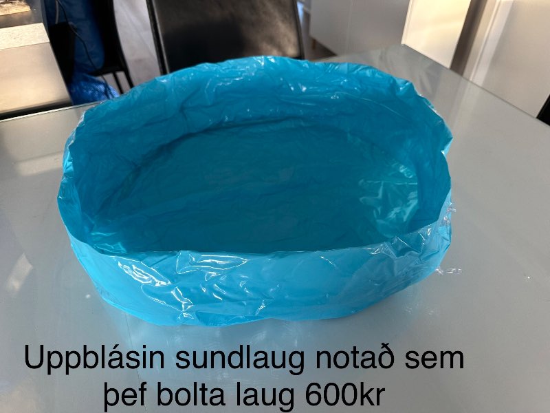 Blá uppblásin sundlaug (notuð sem boltaland)