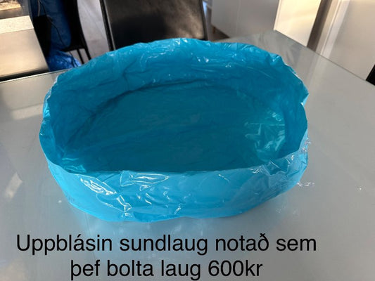 Blá uppblásin sundlaug (notuð sem boltaland)