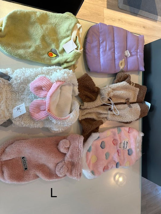 Hvítur þykkur jakki m eyrum L