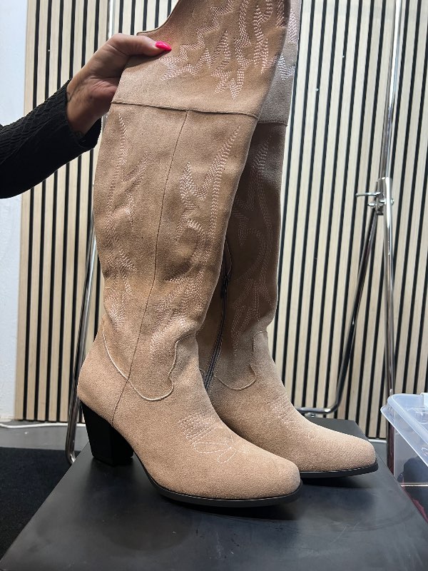 Beige stígvél