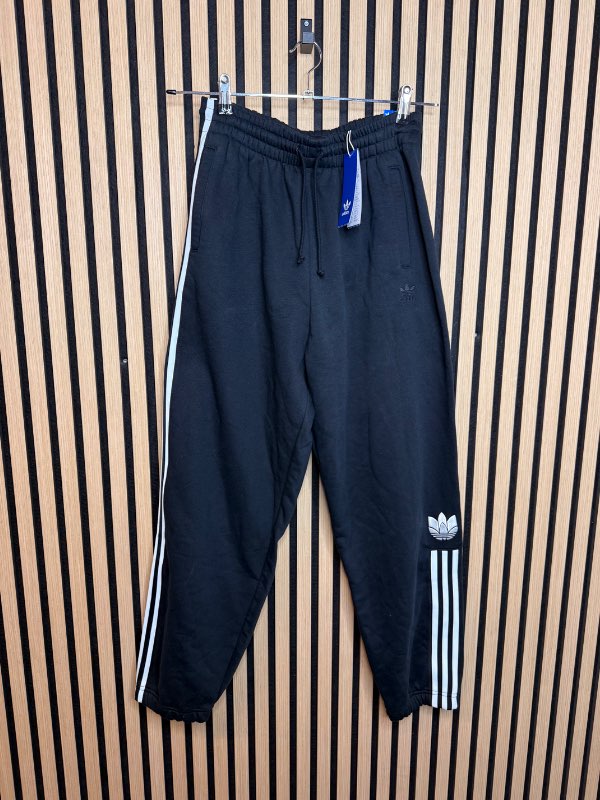 Adidas cuffed buxur