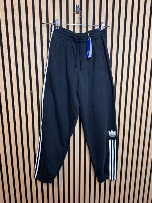 Adidas cuffed buxur