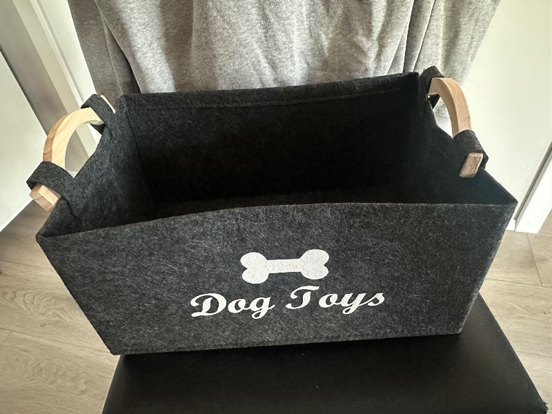 Grá dótakarfa ferköntuð hunda