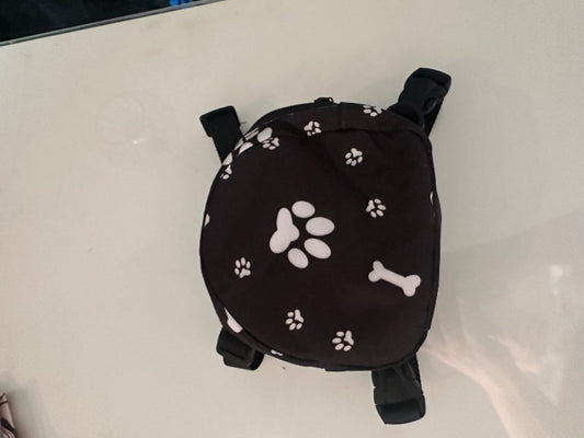 Svartur bakpoki fyrir smáhunda með loppum