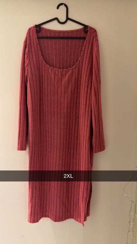 Bleikur mjúkur kjóll