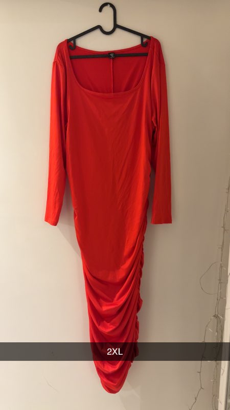 Rauður aðsniðinn síðkjóll