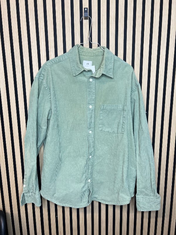 H&M græn skyrta