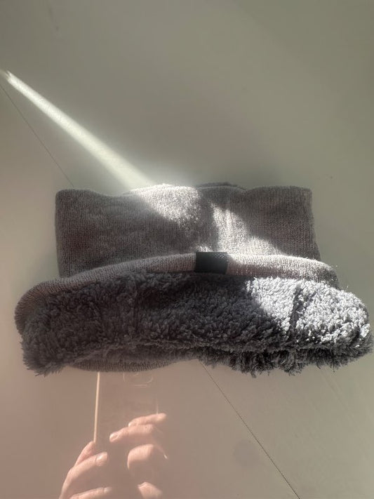 Hlýr grár kragi fyrir hunda