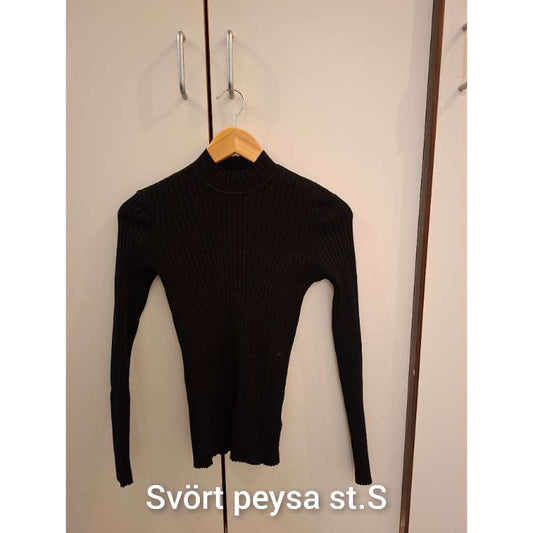 Svört peysa