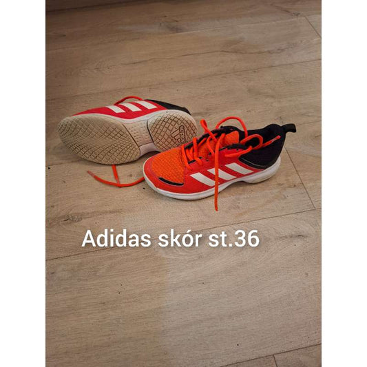 Adidas skór