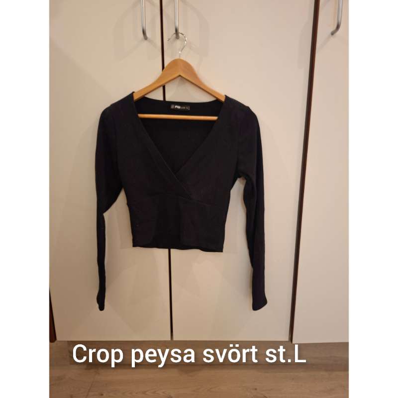 Crop peysa