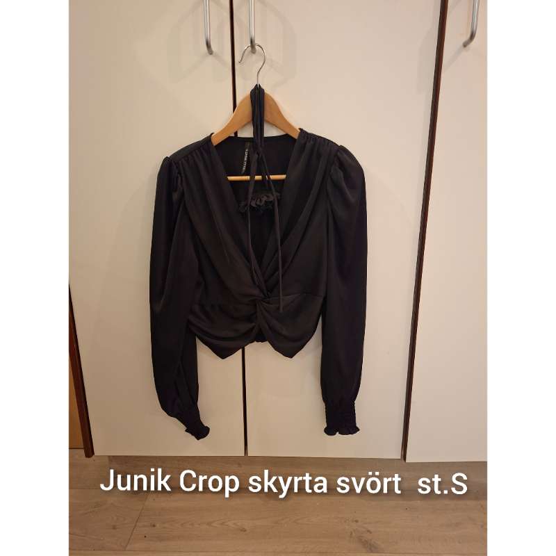 Junik skyrta svört