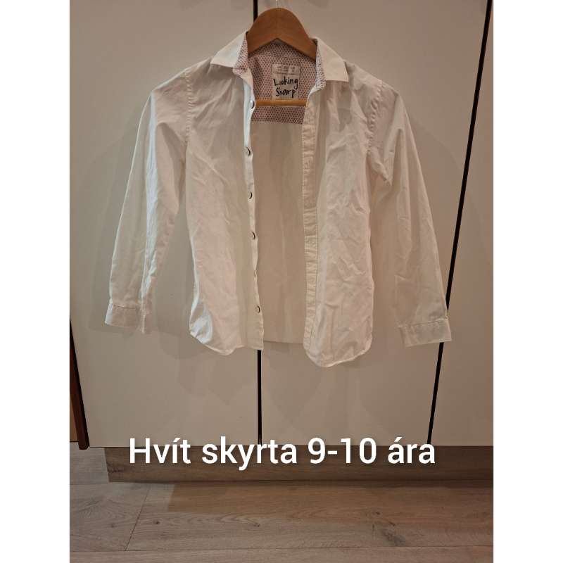 Hvít skyrta