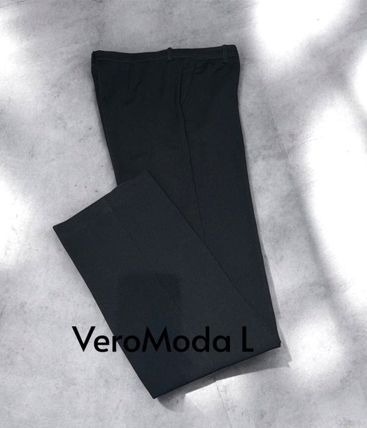 Svartar buxur Veromoda