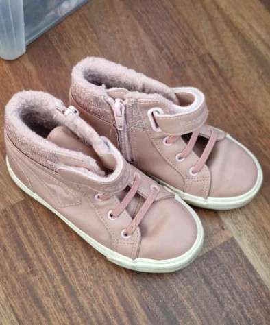 Bleikir fóðraðir strigaskór