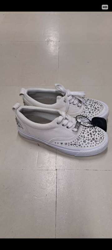 Strigaskór hvítir GUESS