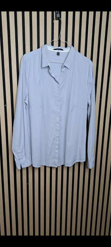 * Skyrta ljósblá rönd