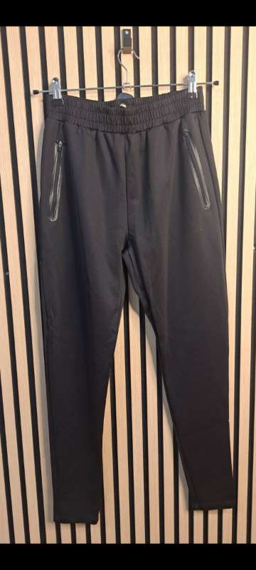 Buxur svartar