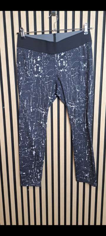 Íþróttabuxur svartar með hvítu