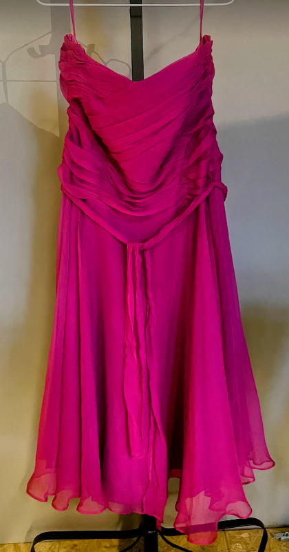 Monsoon chiffon kjóll (hot pink)