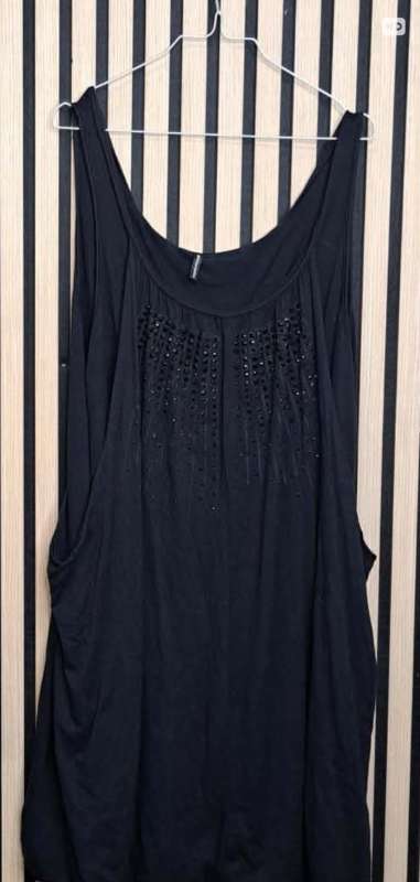 # Kjóll svartur ermalaus