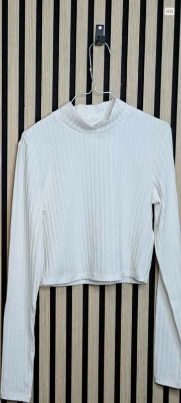 $ Peysa kremuð stutt