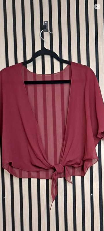 $ Blússa vínrauð stutt