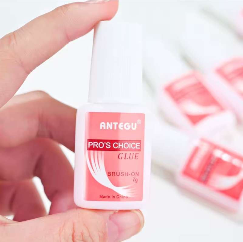 Brush on Nail Glue