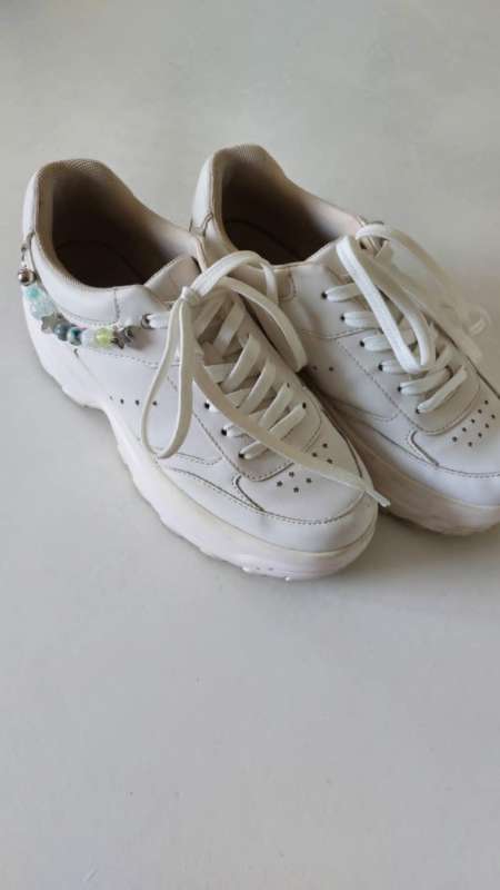 Skór hvítir m.perlum