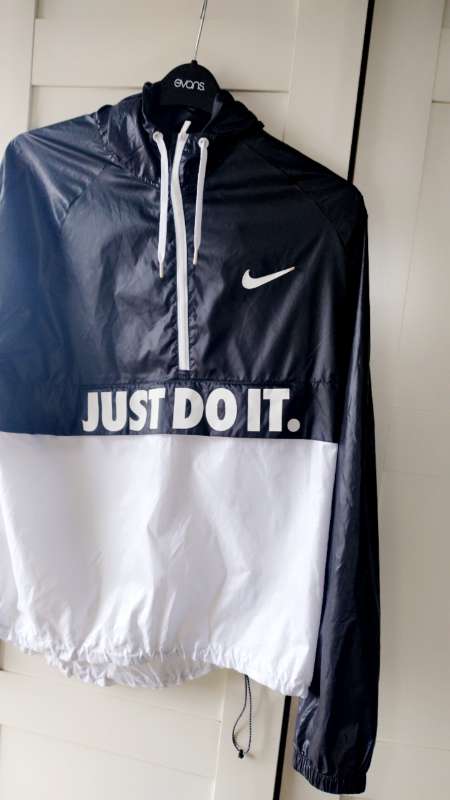 Nike v jakki