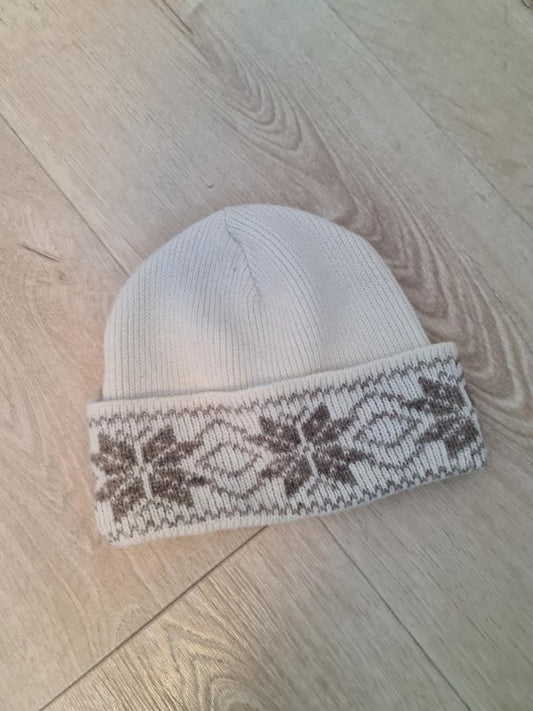 Húfa hvít